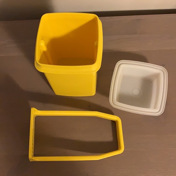 Tupperware Vintage “Pick-a-Deli” Pickle Container - Picture 6 of 7